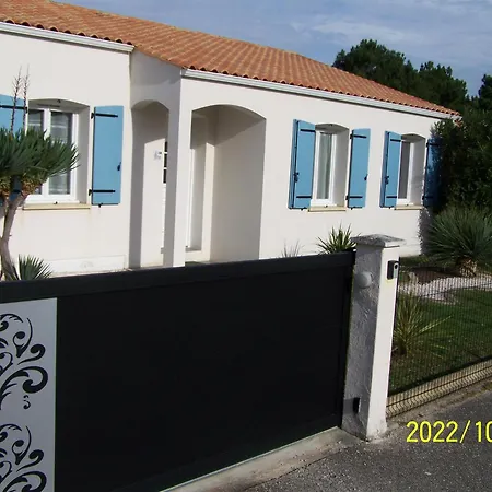 Maisonlazenitude-lapalmyre 別荘 *